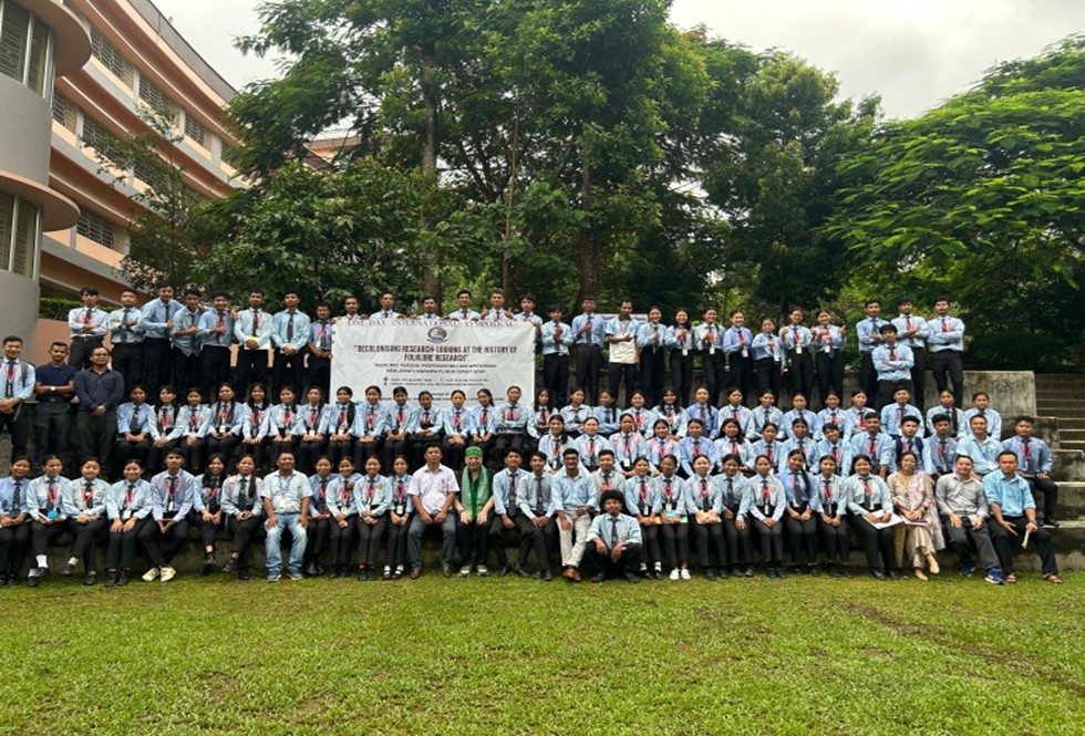 Participants at the One-Day International Symposium on Decolonising Research